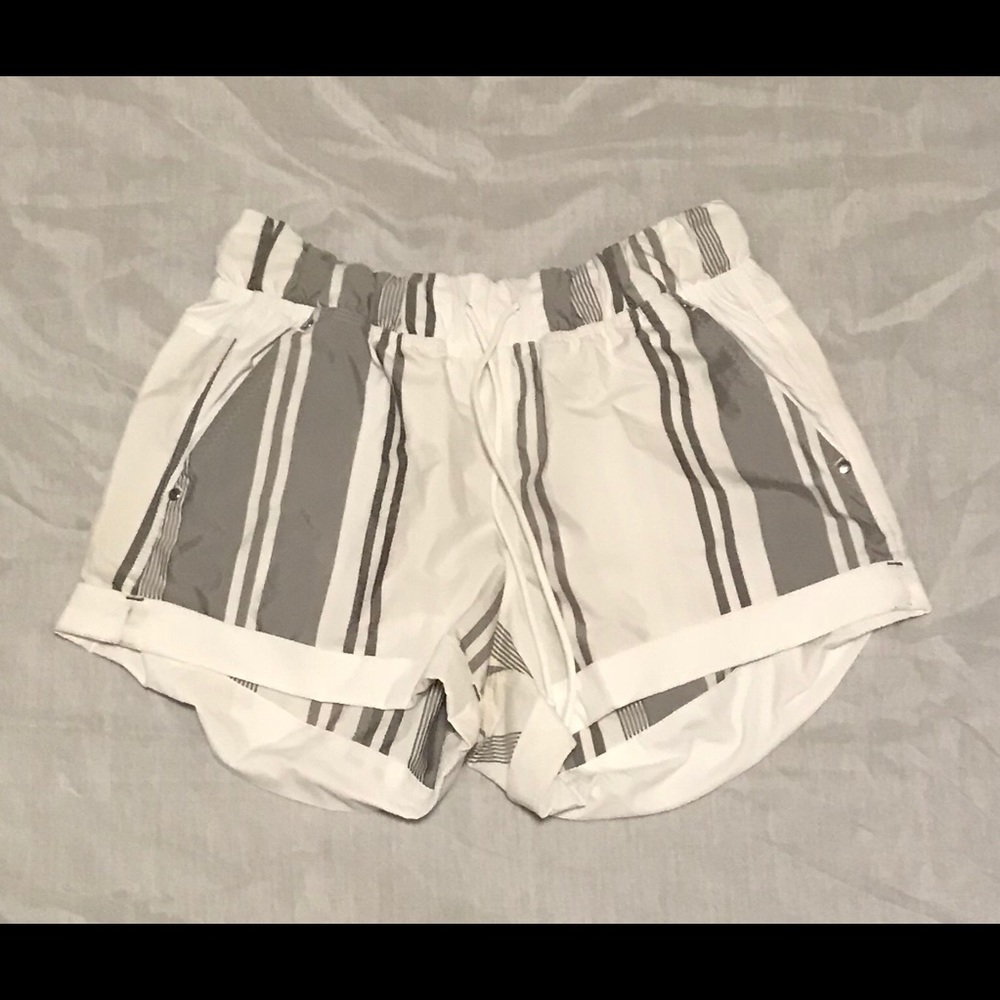 Lululemon white and grey stripped shorts