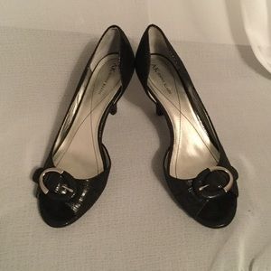 Sexy shiny black kitten heels