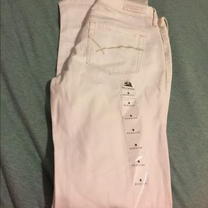 White skinny jeans. Brand new. Size 9!