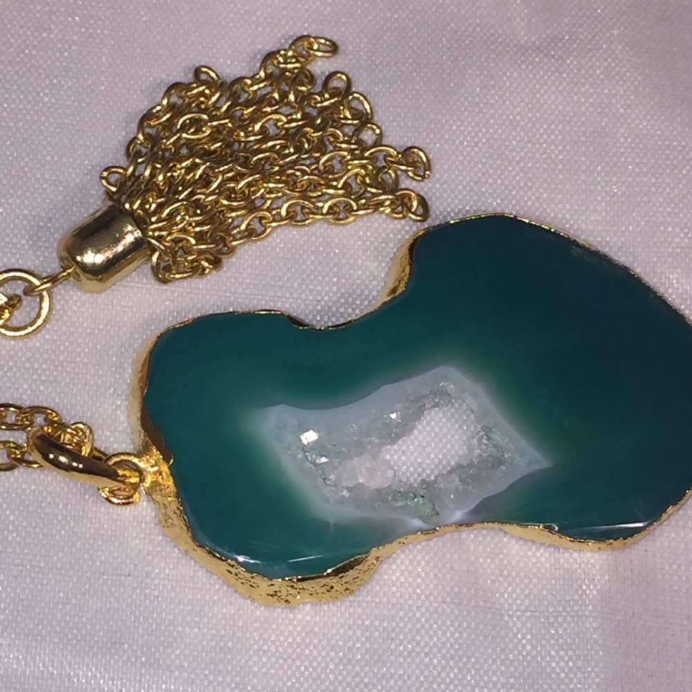 NWOT Island Agate Druzy Pendant – Sea Green WJ732