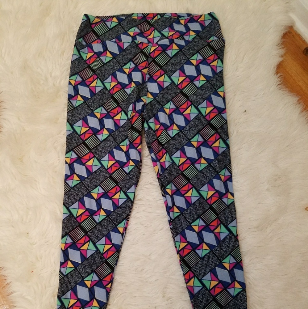 LuLaRoe Tall & Curvy Leggings