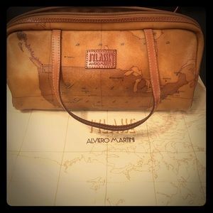 Alviero martini shoulder bag