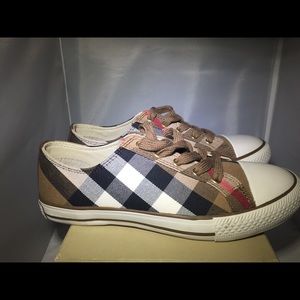 Burberry Tennis Shoes Size 9 39