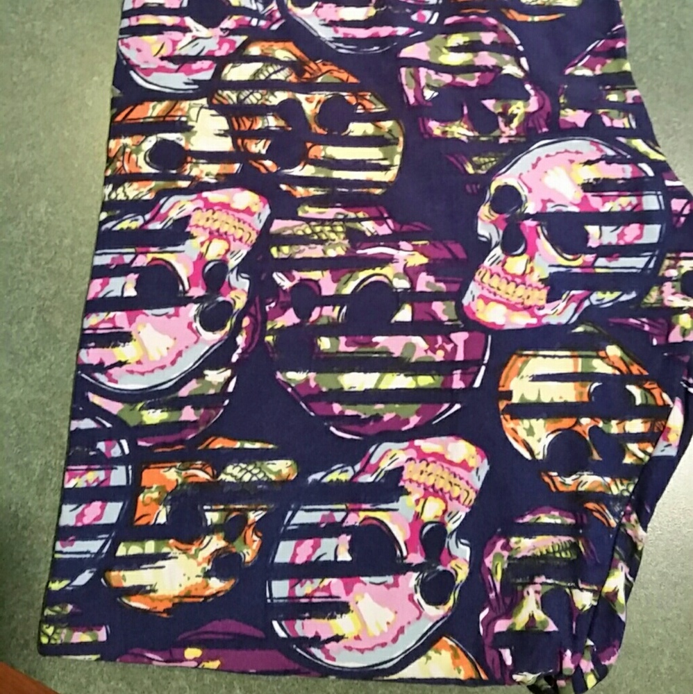LULAROE HALLOWEEN LEGGINGS SKULLS TC2