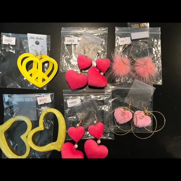 Earring and Necklace selling at $10 each - Picture 1 of 1