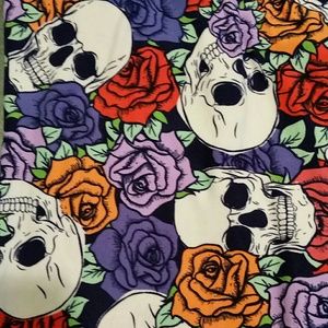 LULAROE HALLOWEEN TC2 ROSES AND SKULLS LEGGINGS