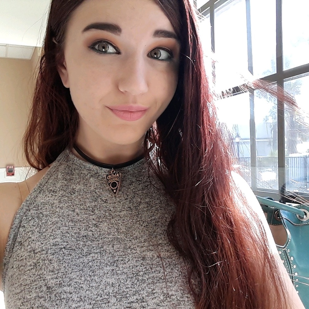 Meet your Posher, Kayla