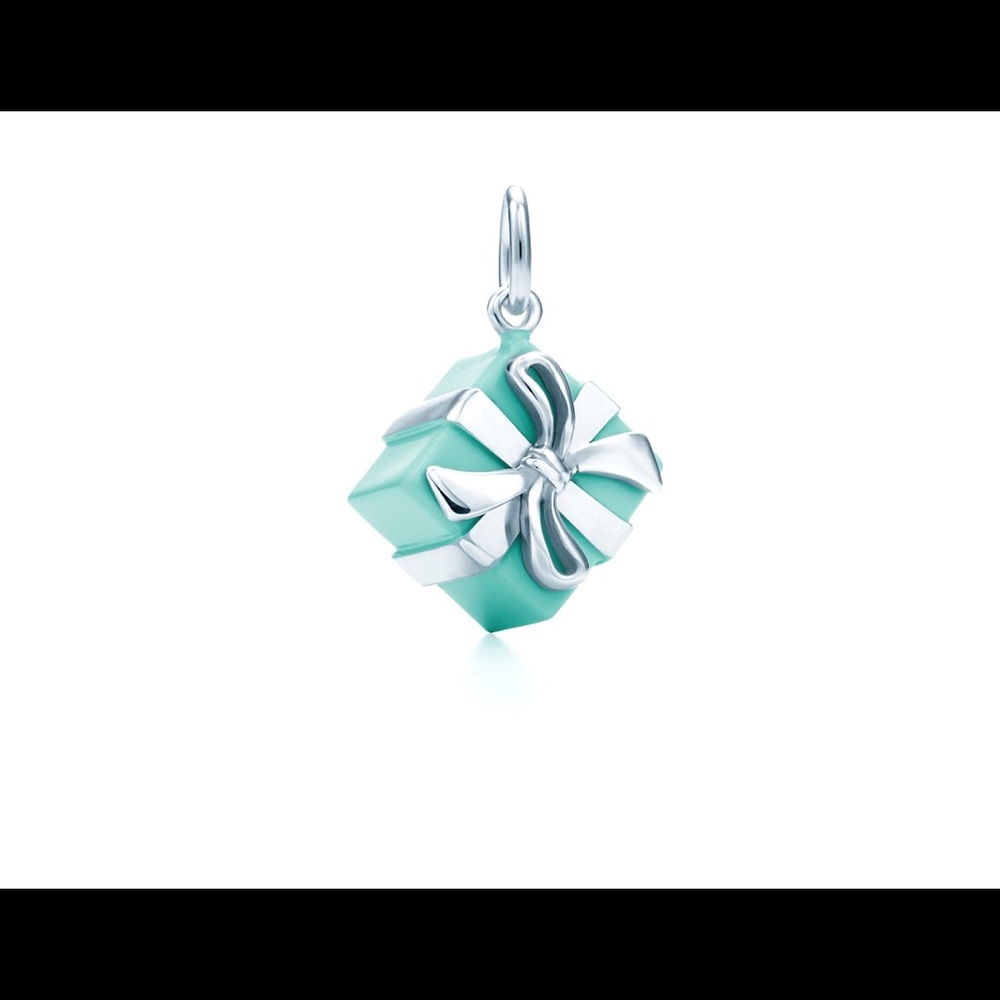 Tiffany present charm-   Wanted🙂