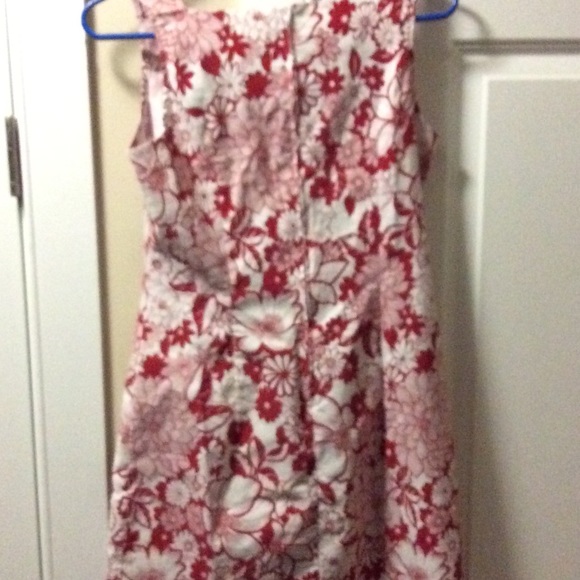 Ladies Dress. - Picture 2 of 2
