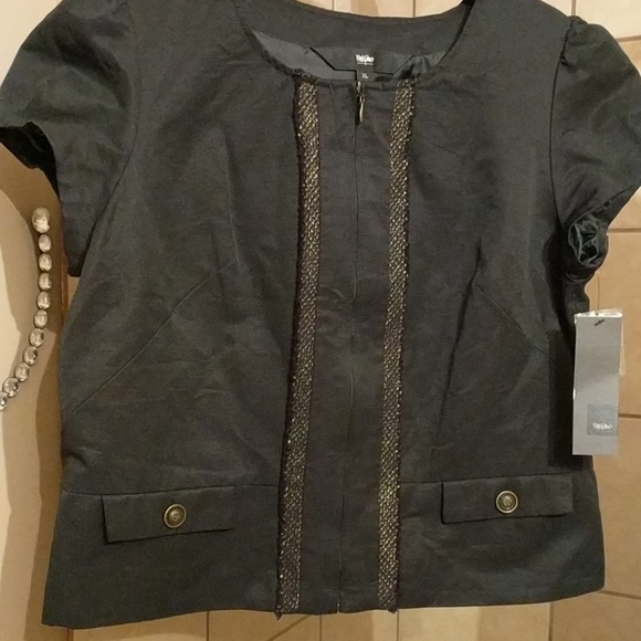 SOLD!! 😃 NWT Dressy casual top - Picture 2 of 2