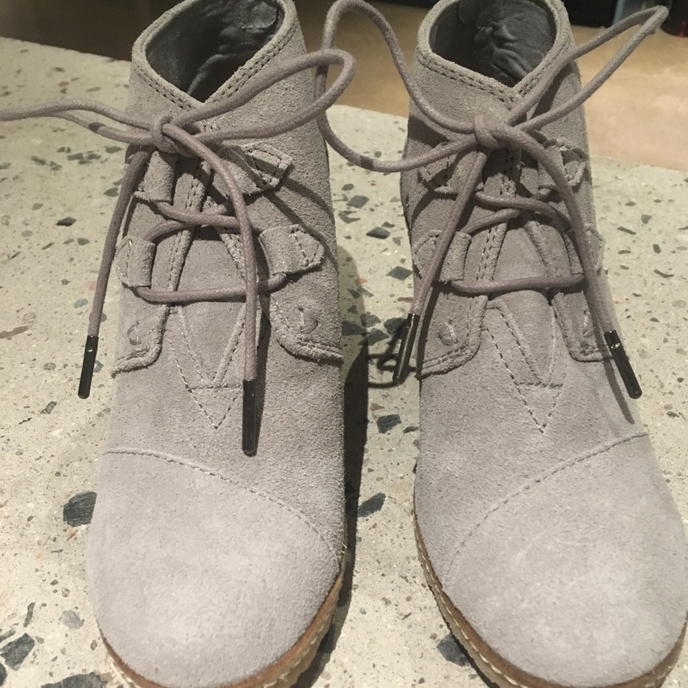 Tom's suede desert wedges