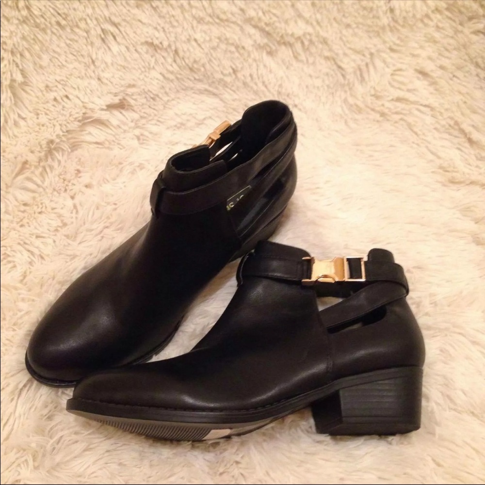 ❤️SOLD❤️.     Topshop black cutout boots