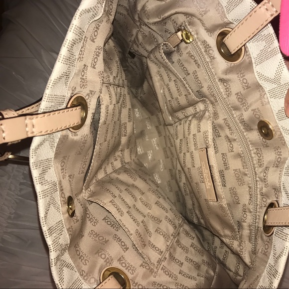 Authentic Michael Kors tote and wallet - Picture 3 of 3