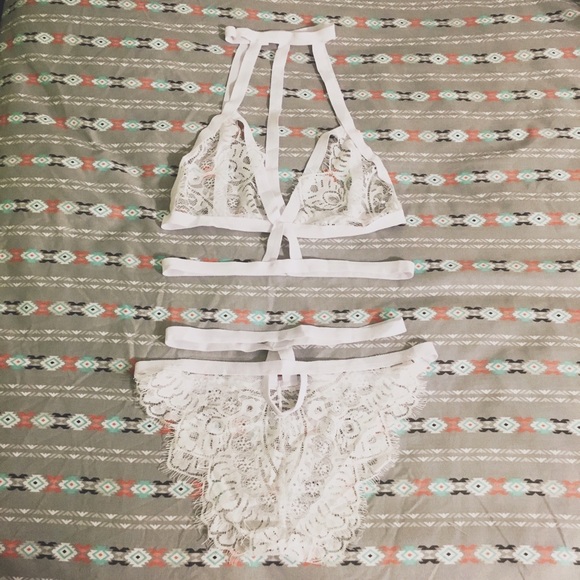 SALE NEW 💕 Strappy White Lingerie Set - Picture 4 of 4
