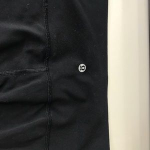 Black cropped lululemon leggings in black