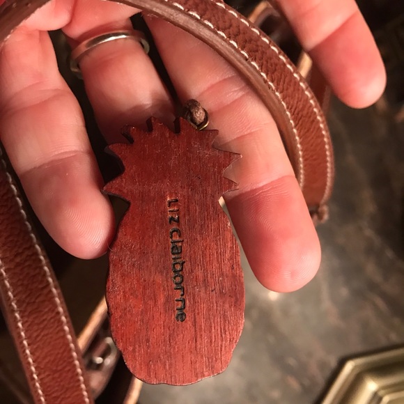 Liz Claiborne Straw/ Woven Handbag - Picture 3 of 4