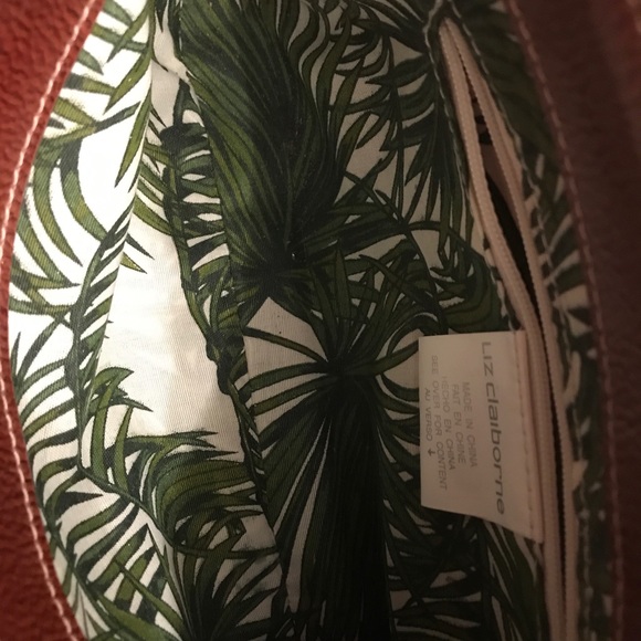 Liz Claiborne Straw/ Woven Handbag - Picture 4 of 4