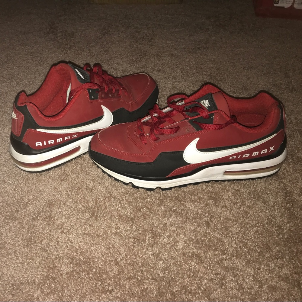 Red Nike Airmax