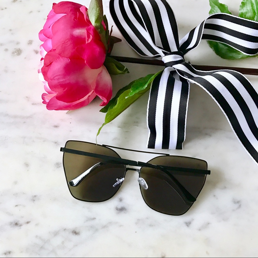 Fuchsia Mirrored Sunglasses - Picture 4 of 5