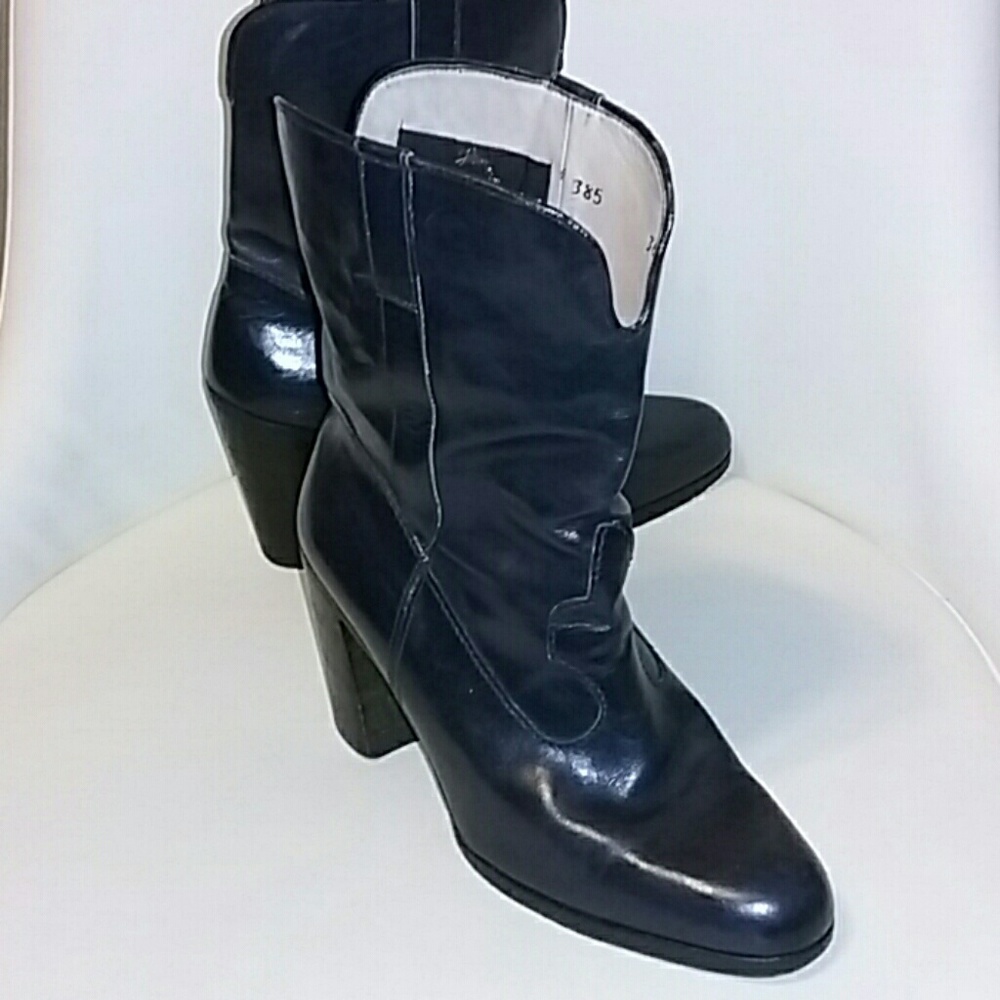 Navy blue leather cowboy boots made in Paris