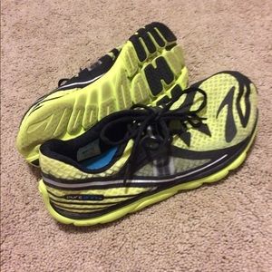 Mens brooks running shoes size 11