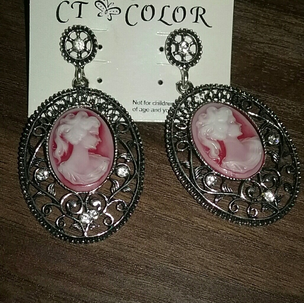 🍯🍑Lady Queen Earrings🍯🍑