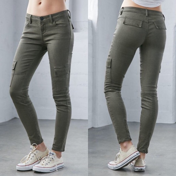 green jeans with pockets