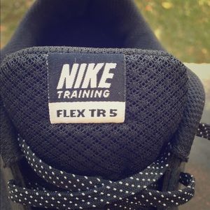 Women's Nike shoes!!