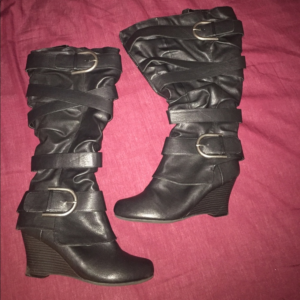 Black designed leather boots 😍 Barely WORN!