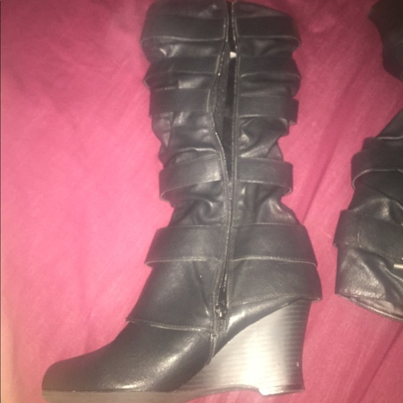 Black designed leather boots 😍 Barely WORN! - Picture 3 of 4