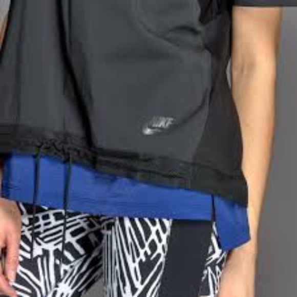 EUC Athleisure Black Nike Boxy Mesh Bonded Tee - Picture 5 of 6