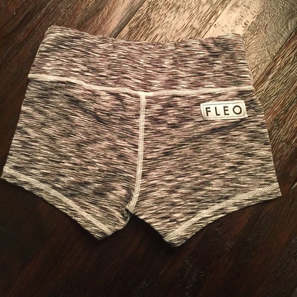 Fleo Pants - XS Fleo black and white shorts