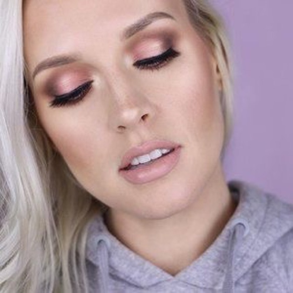 Too Faced Melted Matte "Holy Chic"