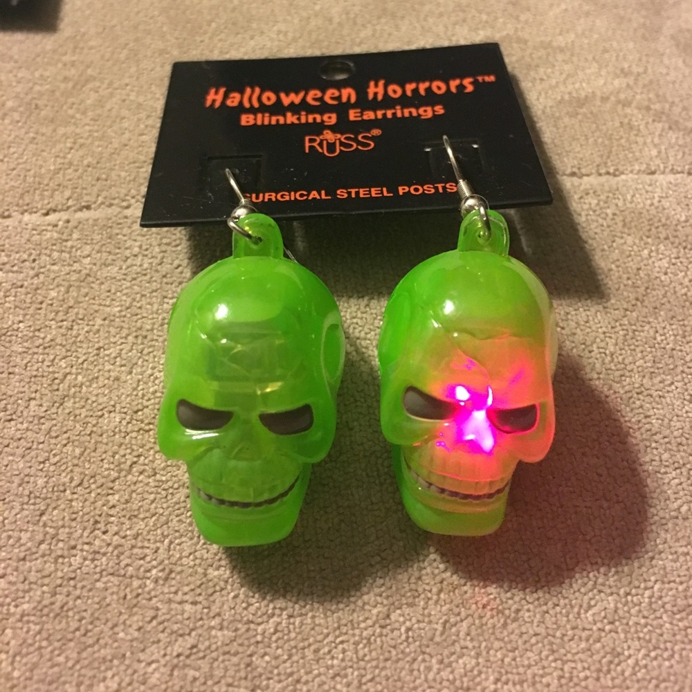 Green skull earrings