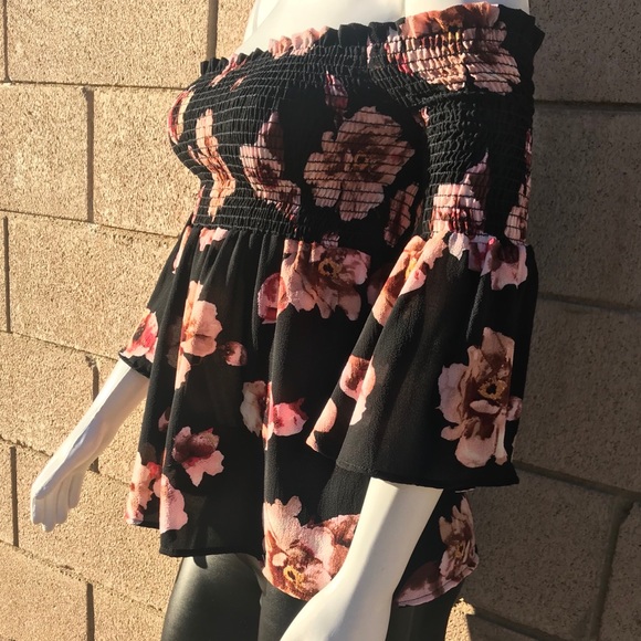 5 ⭐️ Flower Power - Smocked Top Blouse - Picture 7 of 8