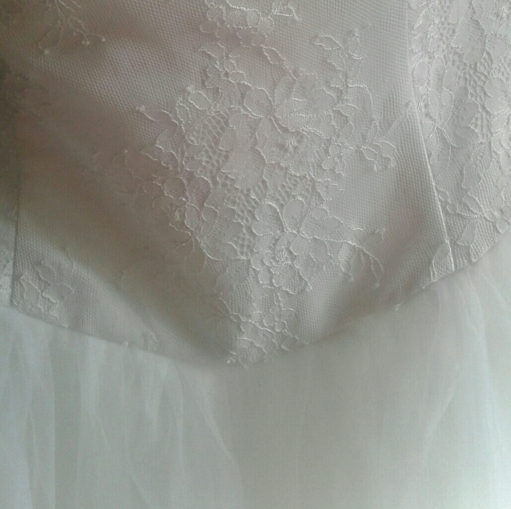 White Ball Gown Lace Corset & Tulle Wedding Dress - Picture 5 of 7