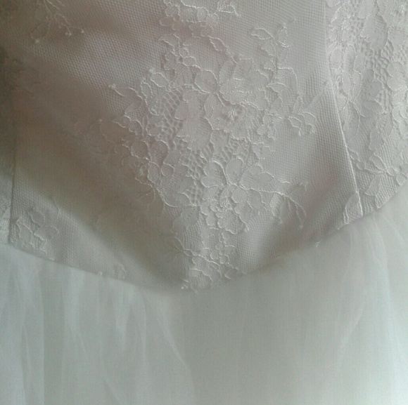White Ball Gown Lace Corset & Tulle Wedding Dress - Picture 5 of 7