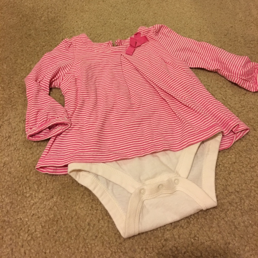 Baby gap bodysuit