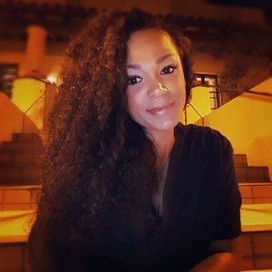 Meet your Posher, Ebony