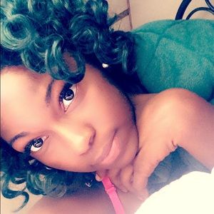 Meet your Posher, Monesha