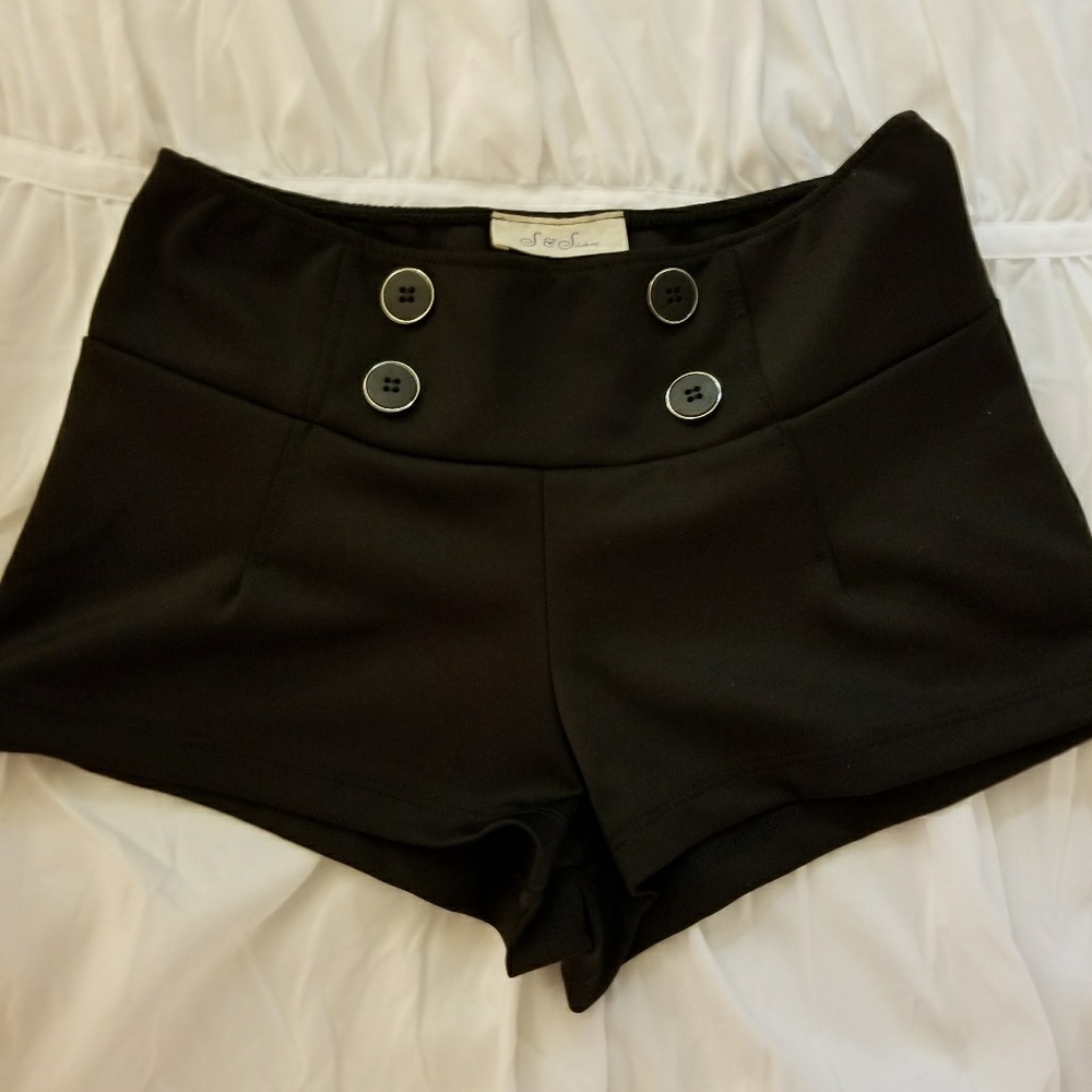 Super Sexy Short Shorts in Black - Picture 1 of 3