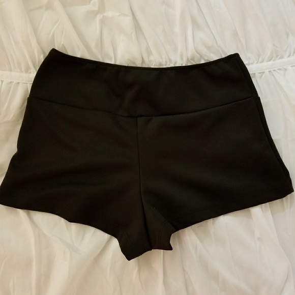 Super Sexy Short Shorts in Black - Picture 3 of 3