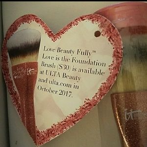 It Cosmetics Foundation Brush