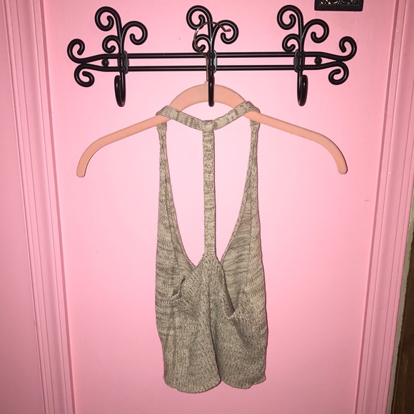 Full Tilt low cut crop top - Picture 2 of 3