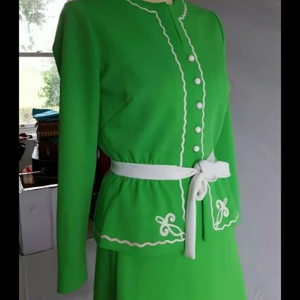 Vintage neon green white skirt suit embroidery