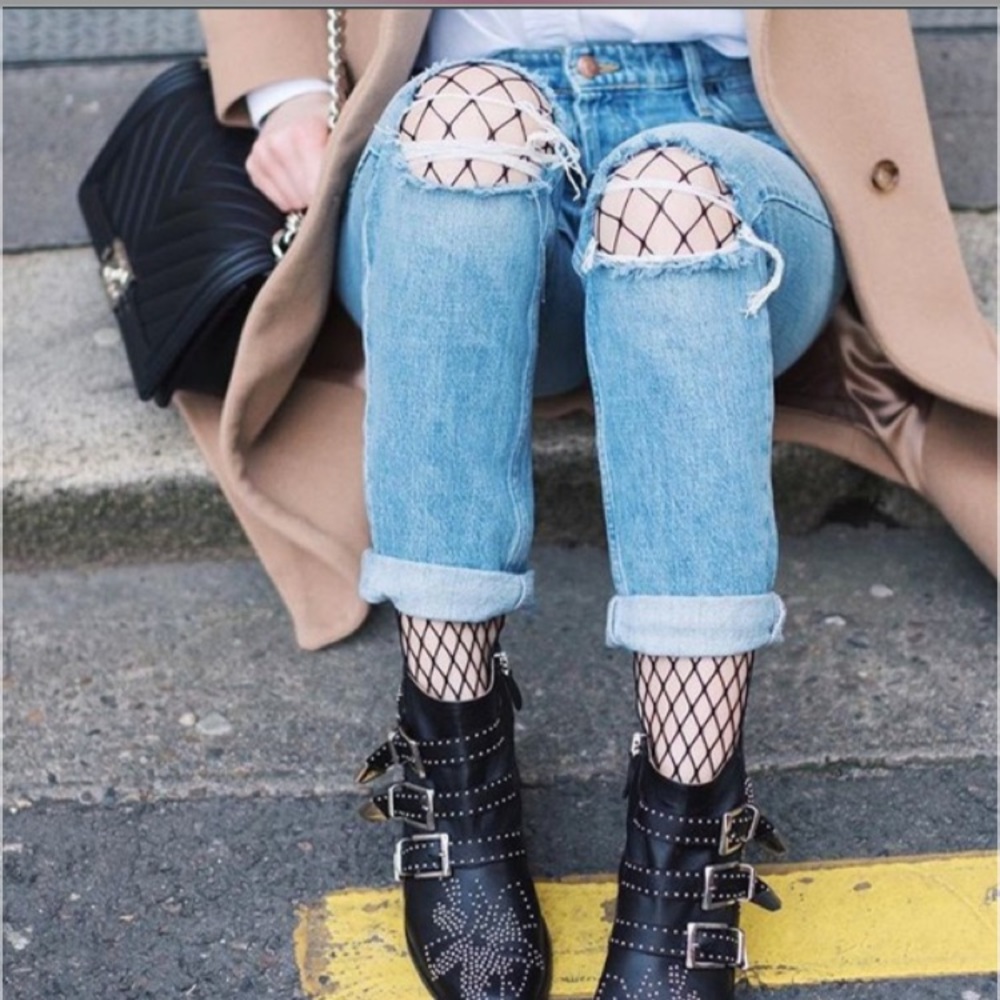 π€ Awesome pair of sexy edgy fishnets in black white or red β€οΈ - Picture 3 of 7