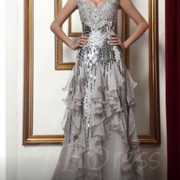 Elegant silver dress - Picture 1 of 1