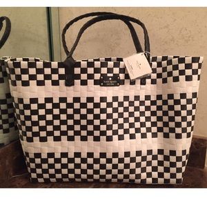 🎉🎉🎉 SALE KATE SPADE BACK & WHITE WOVEN TOTE BAG