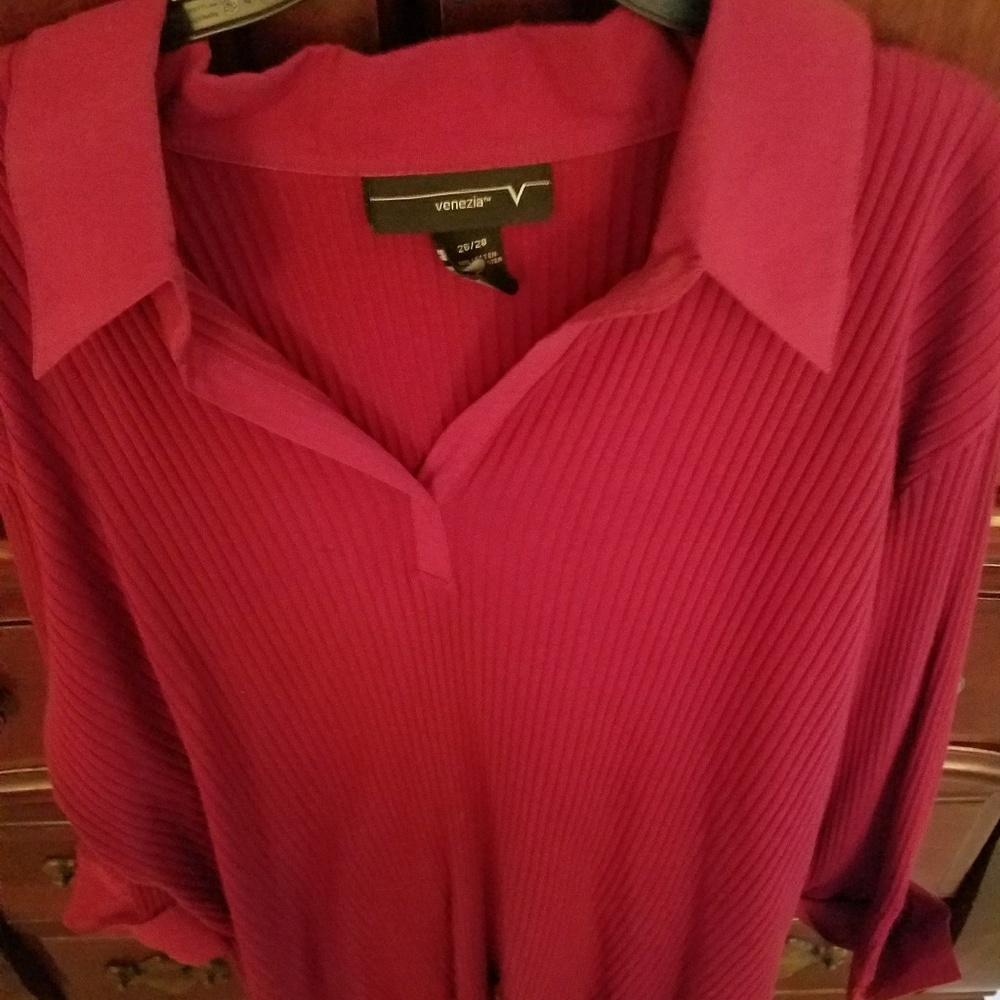 Long sleeved collard shirt.
