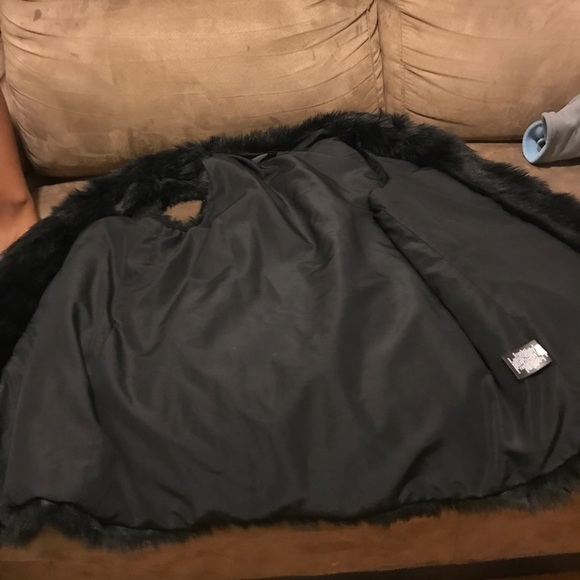 Fur vest - Picture 3 of 3